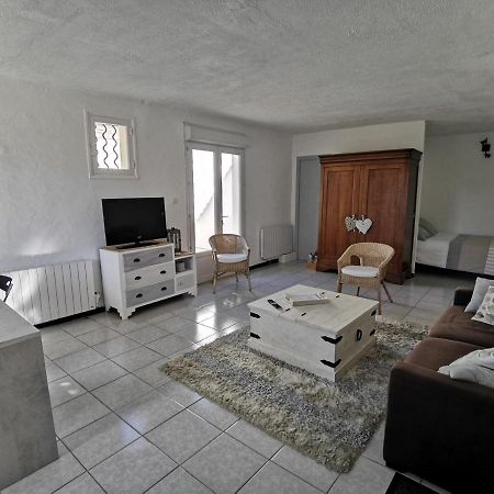 B & B "Les Charmettes" Vedene Bagian luar foto