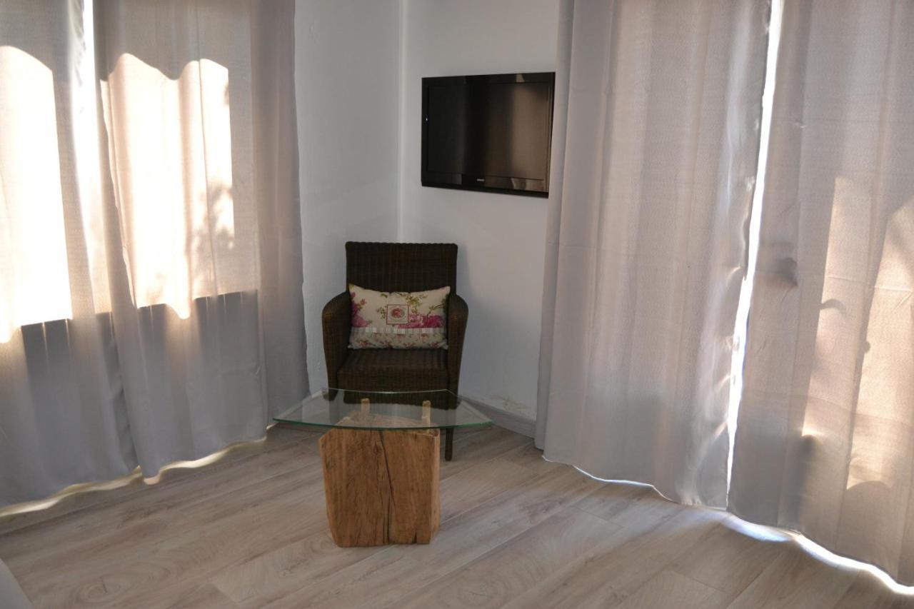 B & B "Les Charmettes" Vedene Bagian luar foto