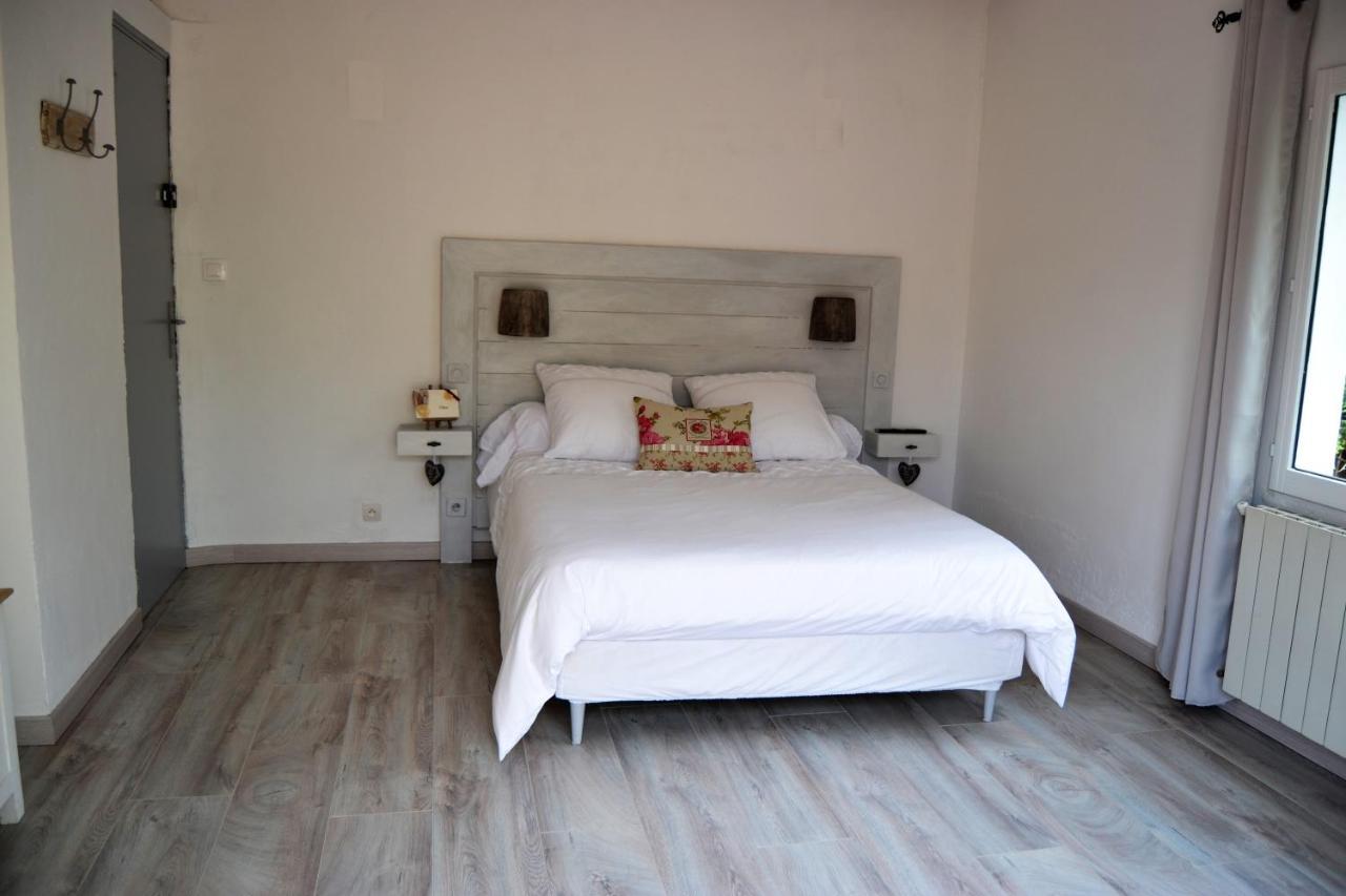 B & B "Les Charmettes" Vedene Bagian luar foto