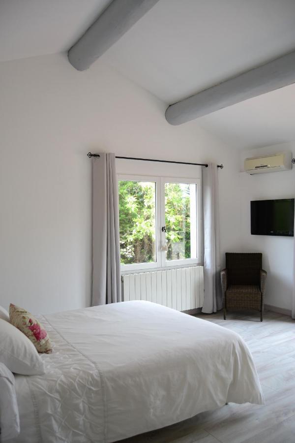 B & B "Les Charmettes" Vedene Bagian luar foto