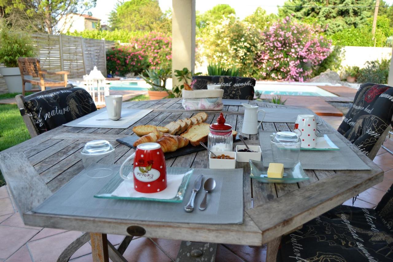 B & B "Les Charmettes" Vedene Bagian luar foto