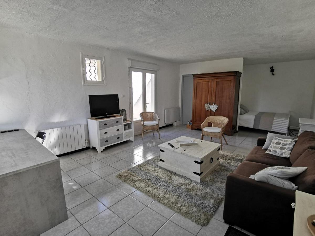 B & B "Les Charmettes" Vedene Bagian luar foto